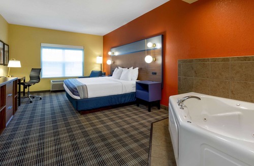 Fulton Hotel | AmericInn by Wyndham Fulton Clinton