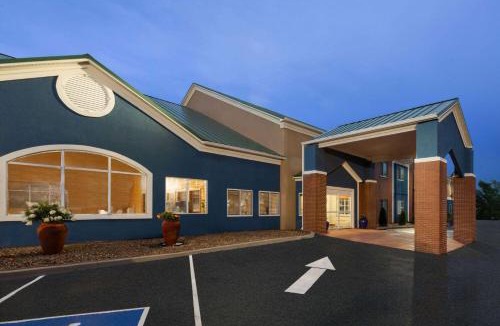 Grinnell Hotel | AmericInn by Wyndham Grinnell