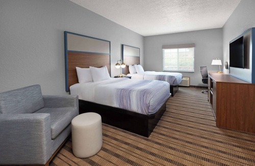 Grinnell Hotel | AmericInn by Wyndham Grinnell