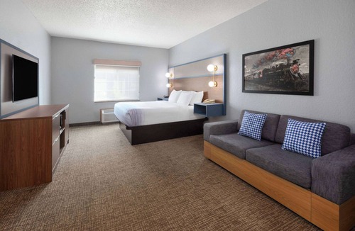 Grinnell Hotel | AmericInn by Wyndham Grinnell