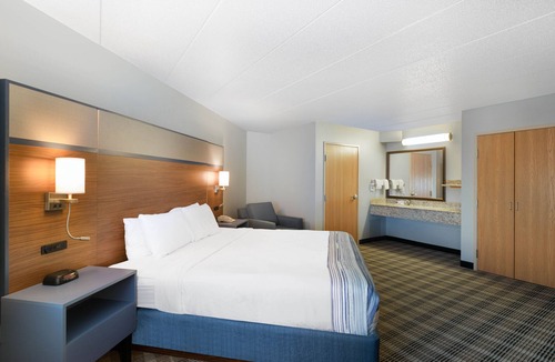 Jackson Hotel | AmericInn by Wyndham Jackson