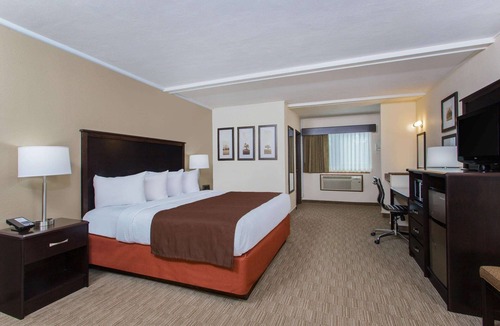 Janesville Hotel | AmericInn by Wyndham Janesville