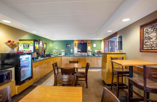 Kearney Hotel | AmericInn by Wyndham Kearney