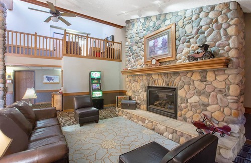 Lincoln Hotel | AmericInn by Wyndham Lincoln North