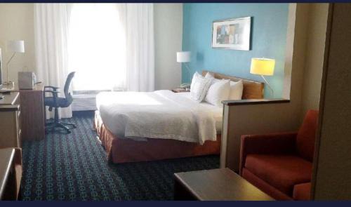 Moline Hotel | AmericInn by Wyndham Moline Airport/Quad Cities