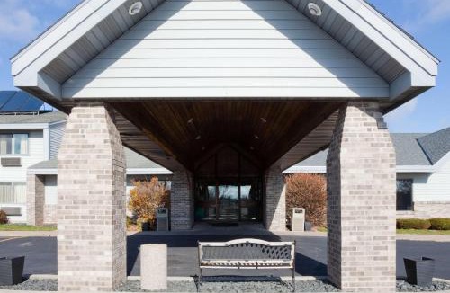 Monroe Hotel | AmericInn by Wyndham Monroe