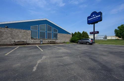 Monroe Hotel | AmericInn by Wyndham Monroe