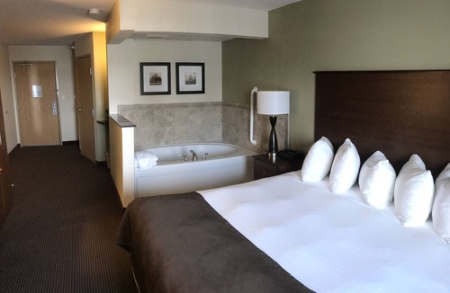 Osage Hotel | AmericInn by Wyndham Osage