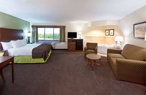 Osage Hotel | AmericInn by Wyndham Osage