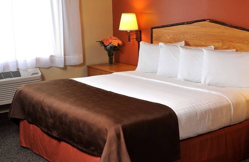 Oswego Hotel | AmericInn by Wyndham Oswego