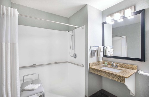 Pella Hotel | AmericInn by Wyndham Pella