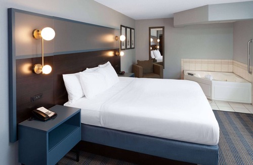 Orange Prairie Hotel | AmericInn by Wyndham Peoria