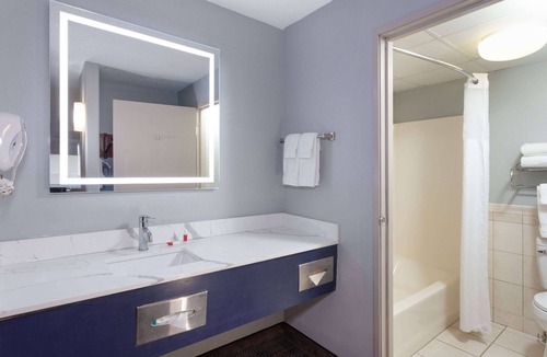 Orange Prairie Hotel | AmericInn by Wyndham Peoria