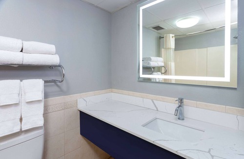 Orange Prairie Hotel | AmericInn by Wyndham Peoria