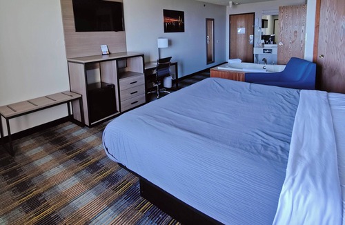 St Ignace Hotel | AmericInn by Wyndham Saint Ignace Lakefront