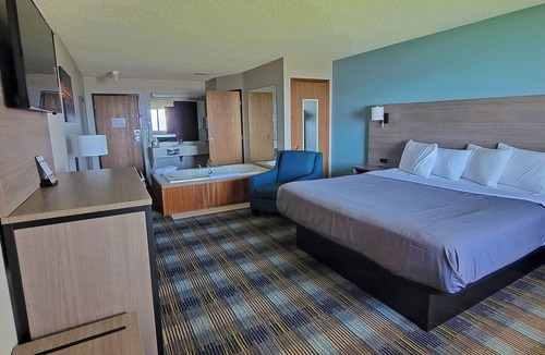 St Ignace Hotel | AmericInn by Wyndham Saint Ignace Lakefront
