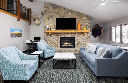 Stuart Hotel | AmericInn by Wyndham Stuart