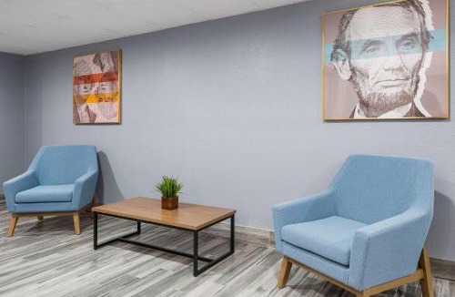 Urbana Hotel | AmericInn by Wyndham Urbana Champaign University Area