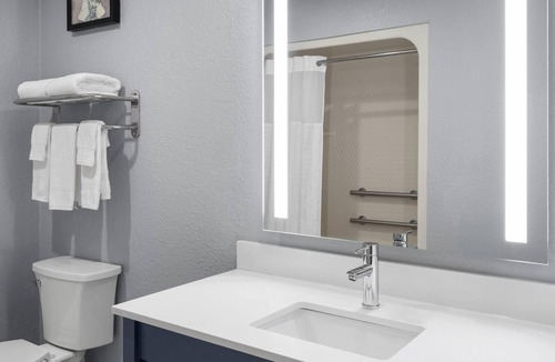 Urbana Hotel | AmericInn by Wyndham Urbana/Champaign University Area