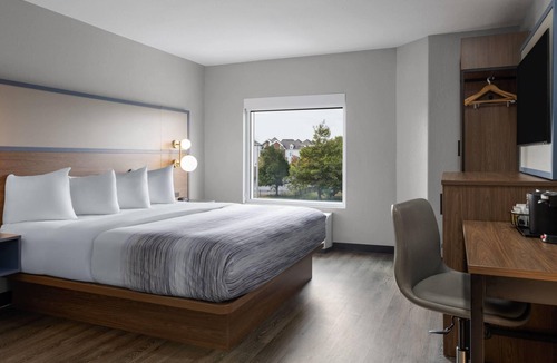 Urbana Hotel | AmericInn by Wyndham Urbana/Champaign University Area