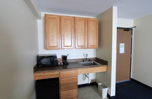 Cedar Rapids - Iowa City Hotel | AmericInn by Wyndham Cedar Rapids Airport