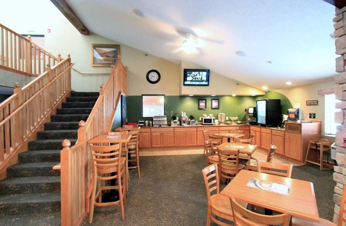 Cedar Rapids - Iowa City Hotel | AmericInn by Wyndham Cedar Rapids Airport