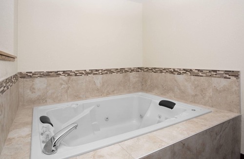 Mount Pleasant Hotel | AmericInn by Wyndham Mount Pleasant