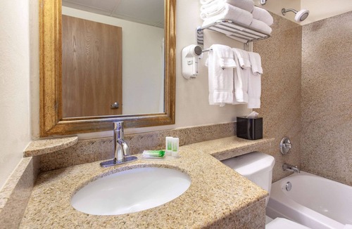 Willmar Hotel | AmericInn by Wyndham Willmar