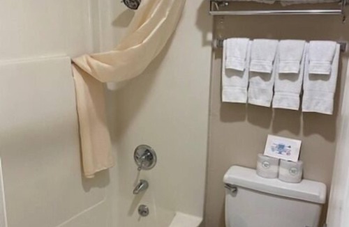 Brookings Hotel | AmeriCoast Inn