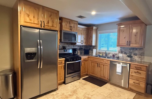 Cypress Apartment | AmeriKen Cypress Retreat – Cozy 1BR Hideaway