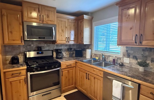 Cypress Apartment | AmeriKen Cypress Retreat – Cozy 1BR Hideaway