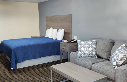West Orange Hotel | AmeriStay Inn &Suites