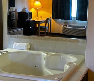 Waverly Hotel | Ameristay Inn & Suites