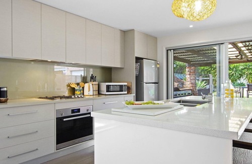 Callala Bay House | Amersham – great entertainment area and yard