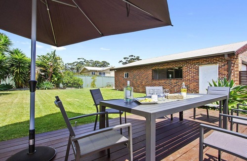 Callala Bay House | Amersham – great entertainment area and yard