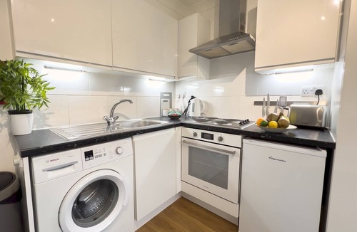 Amersham Apartment | Amersham Station Road Studio - Pass the Keys
