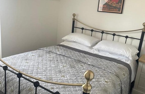 Amesbury House | Amesbury near Stonehenge