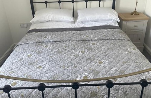 Amesbury House | Amesbury near Stonehenge