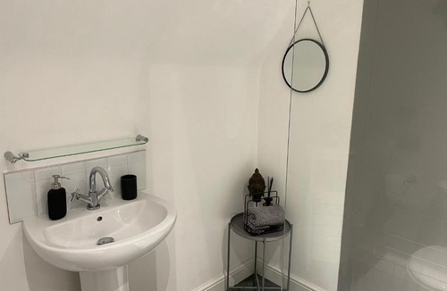 Amesbury House | Amesbury near Stonehenge