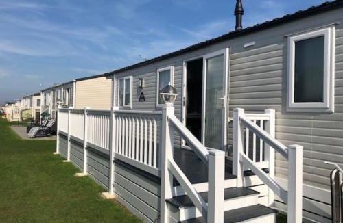 Swalecliffe House | AMETHYST 25