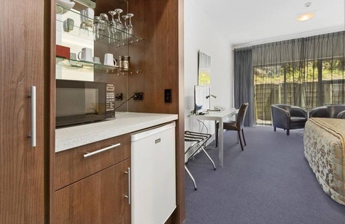 Porirua Hotel | Amethyst Court Motorlodge