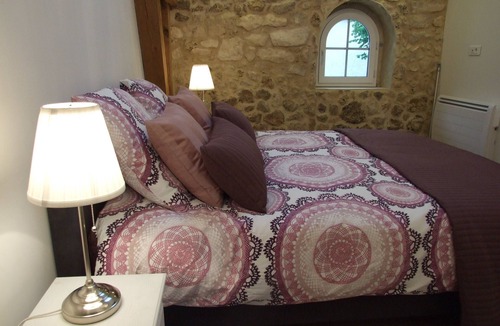 Troissy House | Amethyst Room "The Thousand and One Stones"