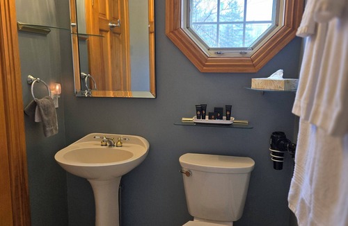 Lorneville Hotel | Amherst Shore Country Inn