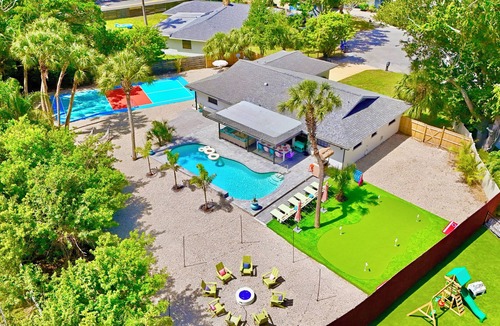 Palma Sola House | AMI in 5 miles: Pool, Pickleball & Mini Golf