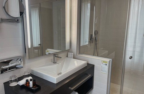 L'Isle-Adam Hotel | Amicitia