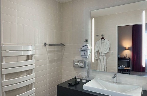 L'Isle-Adam Hotel | Amicitia
