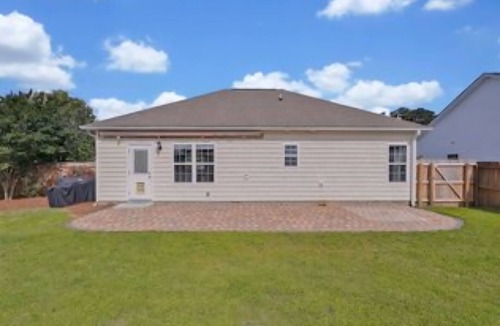 Southport House | amily Fun~ Dog Friendly~ Home with Pool Access!