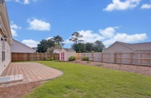 Southport House | amily Fun~ Dog Friendly~ Home with Pool Access!