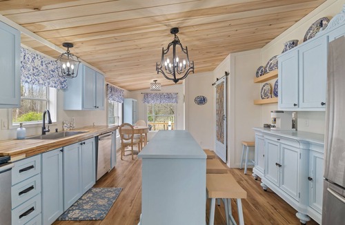 Lawrenceburg House | Amish Area+Hot Tub+Creek+2 Kings+10 acres+Pets