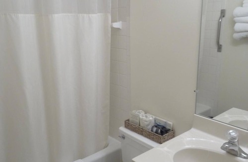 Bird In Hand Hotel | Amish Country Motel